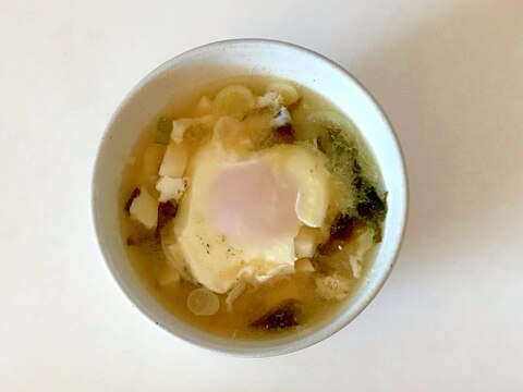 かたゆで卵の簡単味噌汁